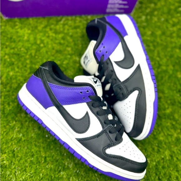 🛹💜😈Nike SB Dunk Low Court Purple Size 9.5 Women / 8 Men 💜😈🛹